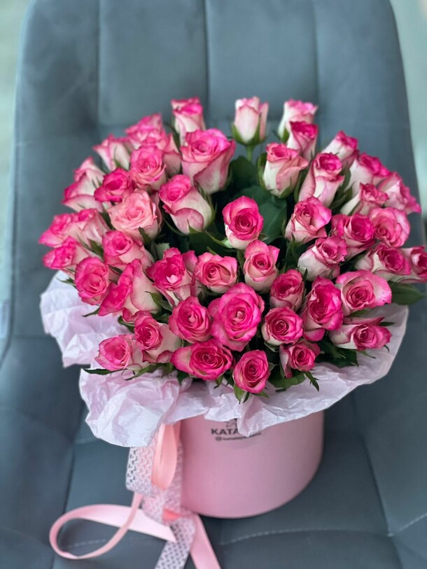 51 роза в коробке, артикул F1166890 - 9500 рублей, доставка по городу. Flawery - доставка цветов