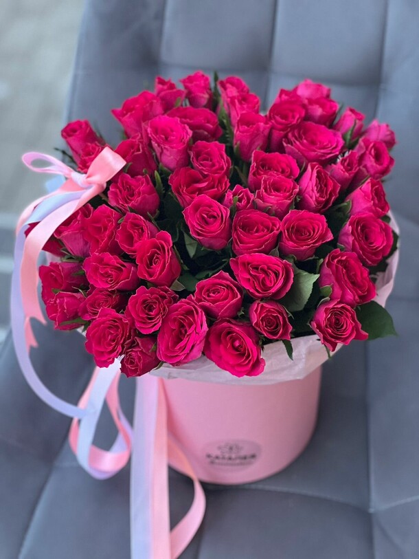 51 роза в коробке, артикул F1166894 - 9900 рублей, доставка по городу. Flawery - доставка цветов