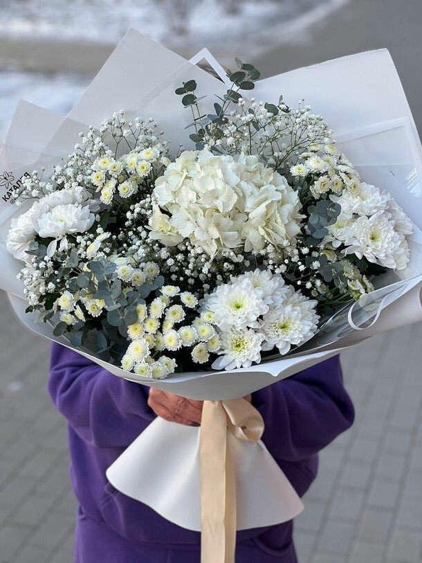 Букет из микс цветов, артикул F1166907 - 6655 рублей, доставка по городу. Flawery - доставка цветов