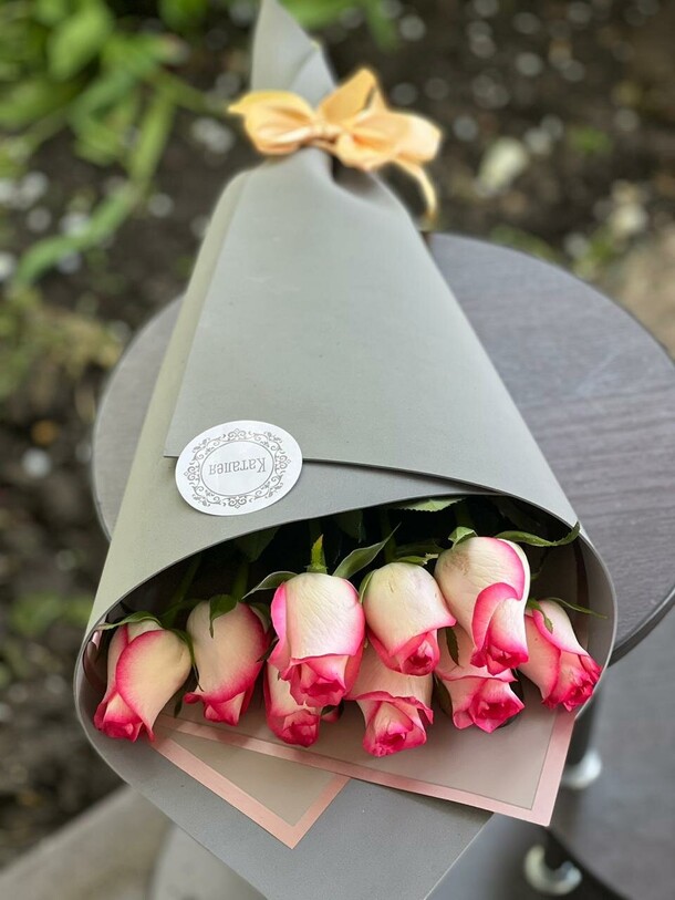 Букет из 9 роз, артикул F1166938 - 2500 рублей, доставка по городу. Flawery - доставка цветов