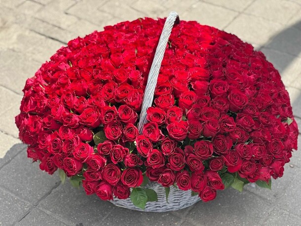 301 роза в корзине, артикул F1168202 - 73920 рублей, доставка по городу. Flawery - доставка цветов