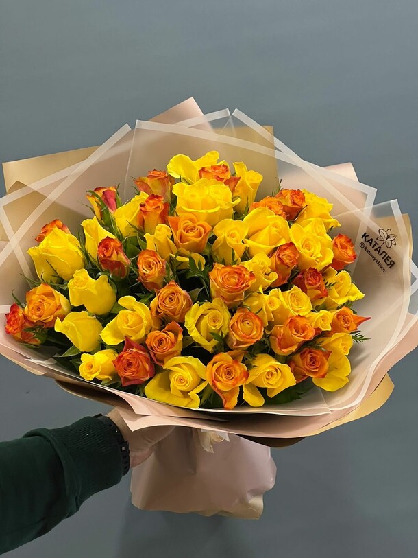 51 роза, артикул F1168268 - 12870 рублей, доставка по городу. Flawery - доставка цветов