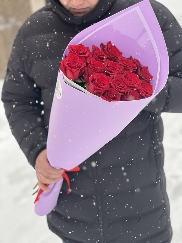 15 импортных роз в упаковке, артикул F1173144 - 4659 рублей, доставка по городу. Flawery - доставка цветов