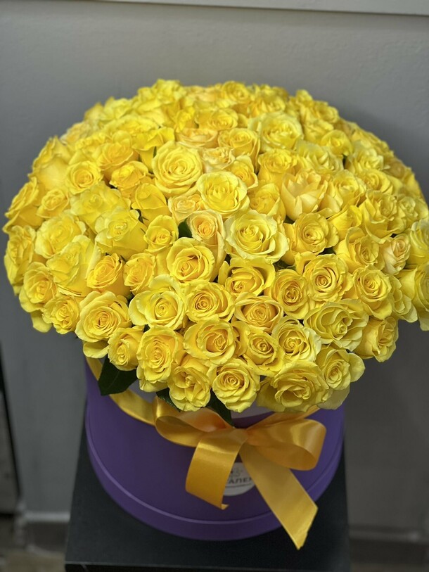 101 импортная роза в коробке, артикул F1173149 - 17500 рублей, доставка по городу. Flawery - доставка цветов