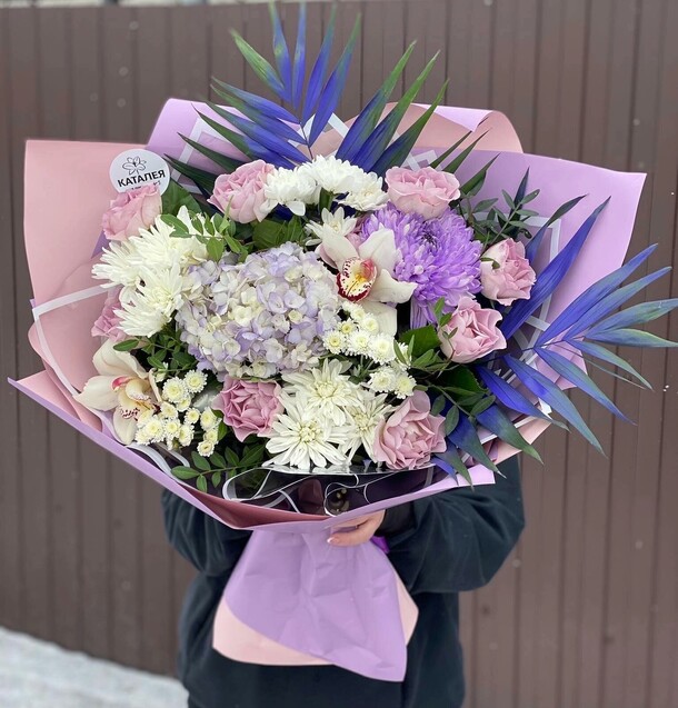 Букет из микса цветов, артикул F1173258 - 8252 рублей, доставка по городу. Flawery - доставка цветов