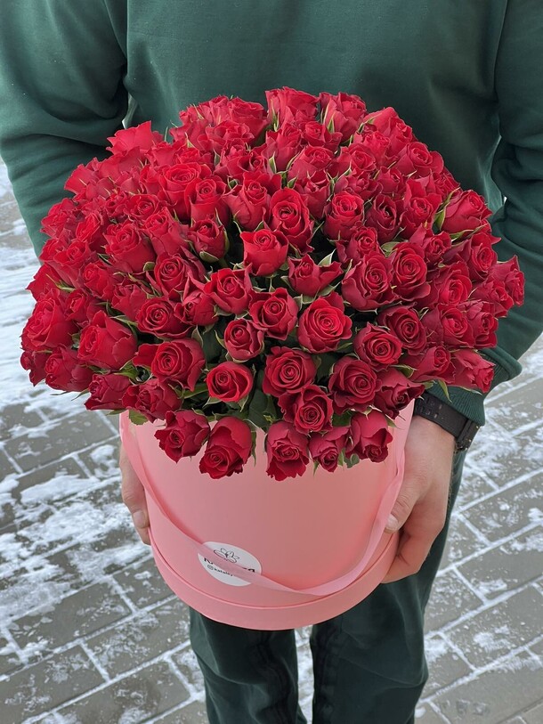 101 импортная роза в коробке, артикул F1173588 - 17900 рублей, доставка по городу. Flawery - доставка цветов