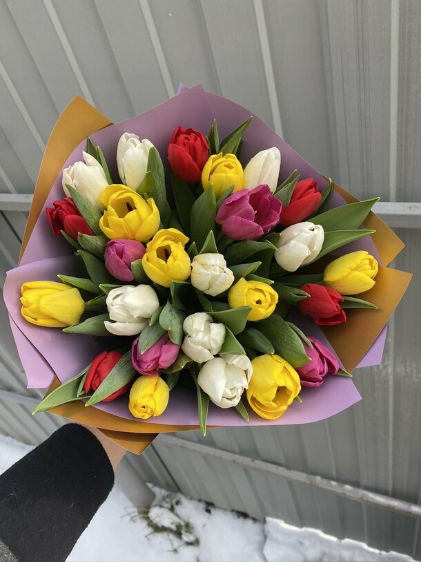 Букет из 25 тюльпанов, артикул F1174272 - 7150 рублей, доставка по городу. Flawery - доставка цветов