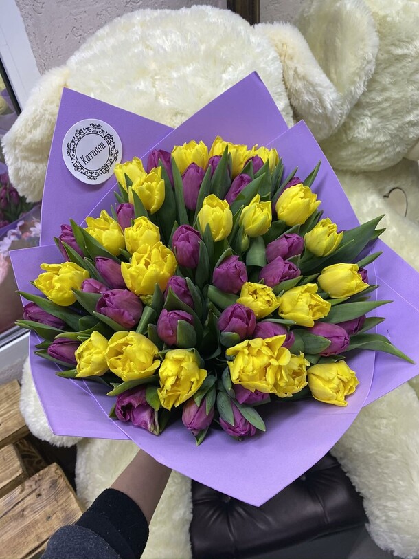 Букет из 51 тюльпана, артикул F1174274 - 15500 рублей, доставка по городу. Flawery - доставка цветов