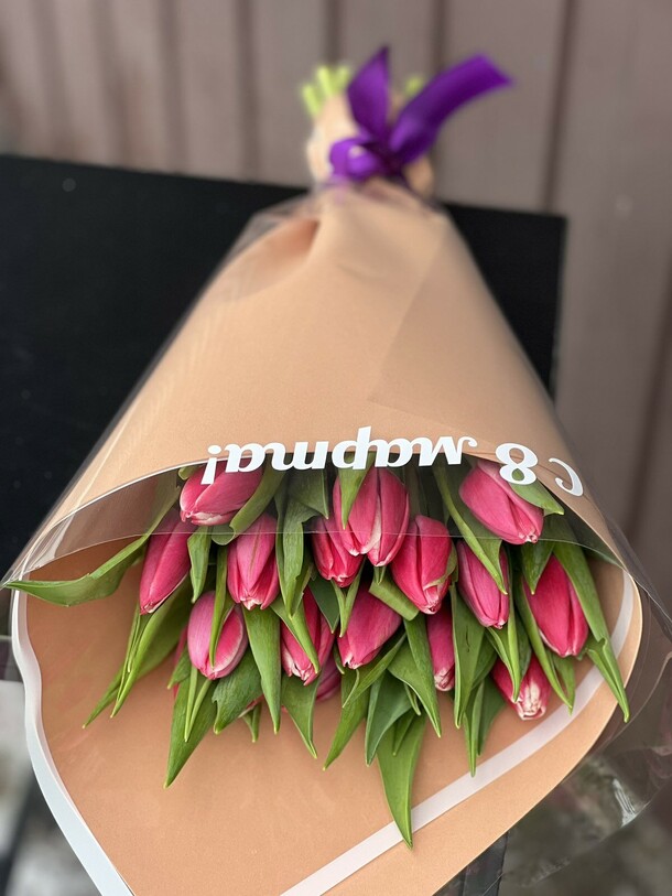 Букет из 17 тюльпанов, артикул F1174279 - 4700 рублей, доставка по городу. Flawery - доставка цветов