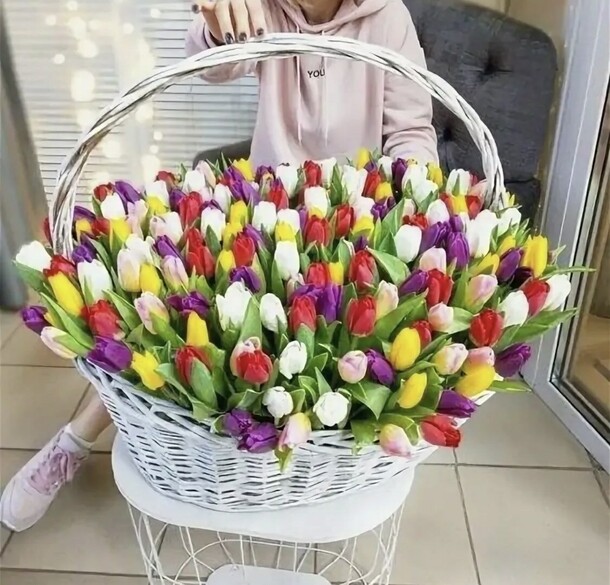 Корзина из 201 тюльпана, артикул F1174284 - 64570 рублей, доставка по городу. Flawery - доставка цветов