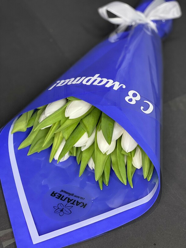 Букет из 11 тюльпанов, артикул F1174960 - 3850 рублей, доставка по городу. Flawery - доставка цветов