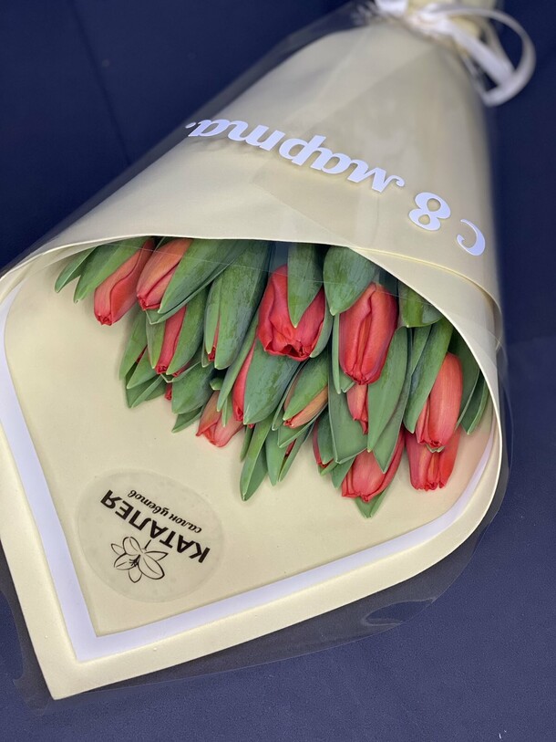 Букет из 11 тюльпанов, артикул F1174961 - 3850 рублей, доставка по городу. Flawery - доставка цветов