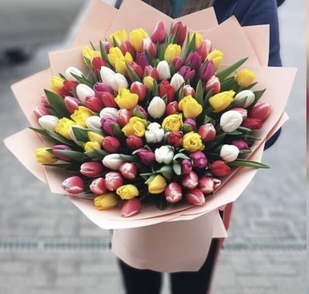 Букет из 101 тюльпана, артикул F1175223 - 25850 рублей, доставка по городу. Flawery - доставка цветов