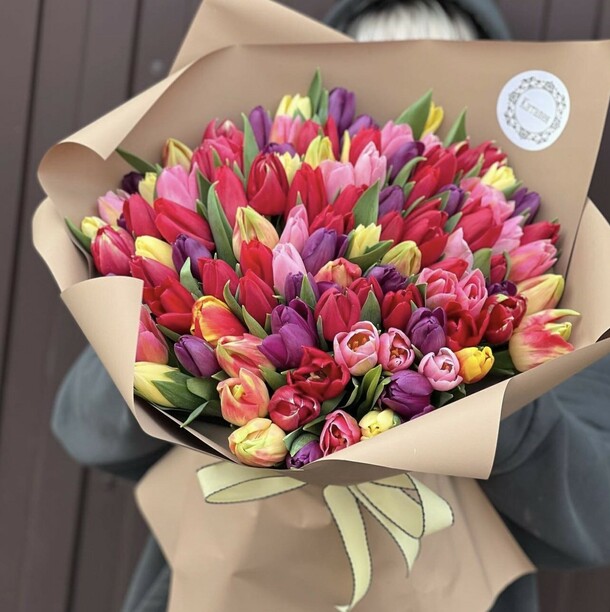 Букет из 101 тюльпана, артикул F1175225 - 25850 рублей, доставка по городу. Flawery - доставка цветов