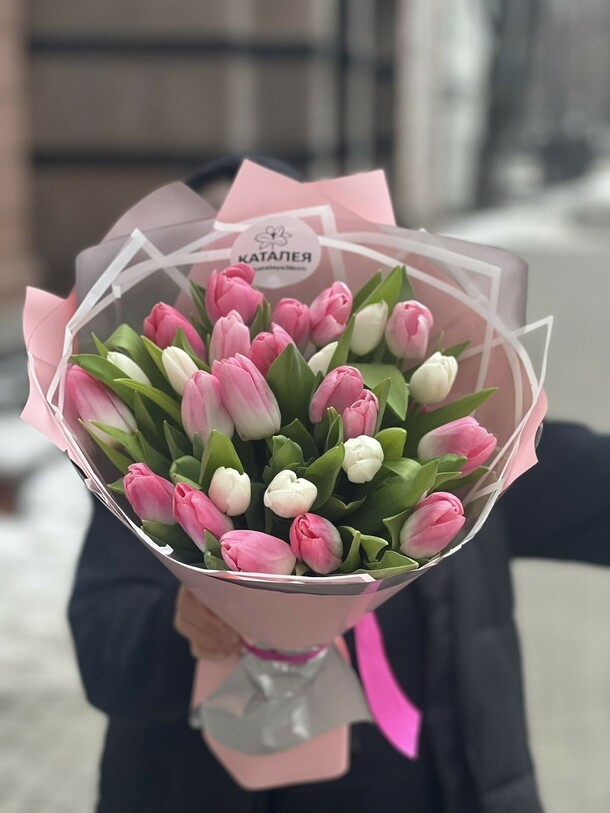 Букет из 25 тюльпана, артикул F1176676 - 8690 рублей, доставка по городу. Flawery - доставка цветов