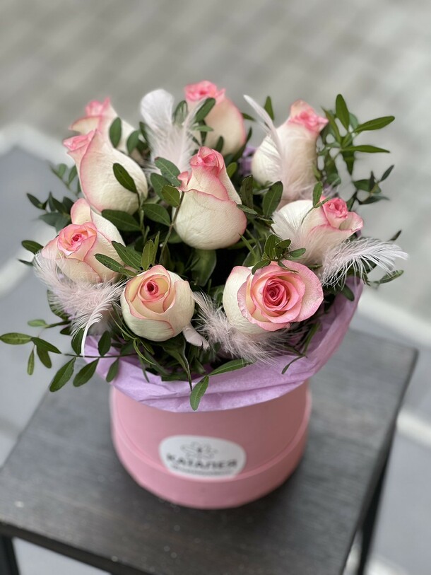 Коробочка с розами, артикул F1179604 - 3080 рублей, доставка по городу. Flawery - доставка цветов