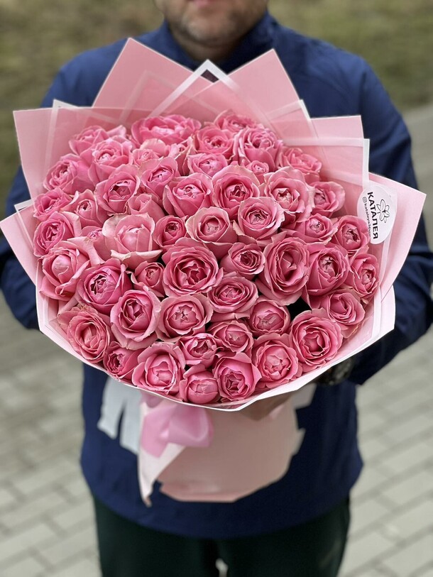 Букет из 51 розовой розы, артикул F1179611 - 12870 рублей, доставка по городу. Flawery - доставка цветов