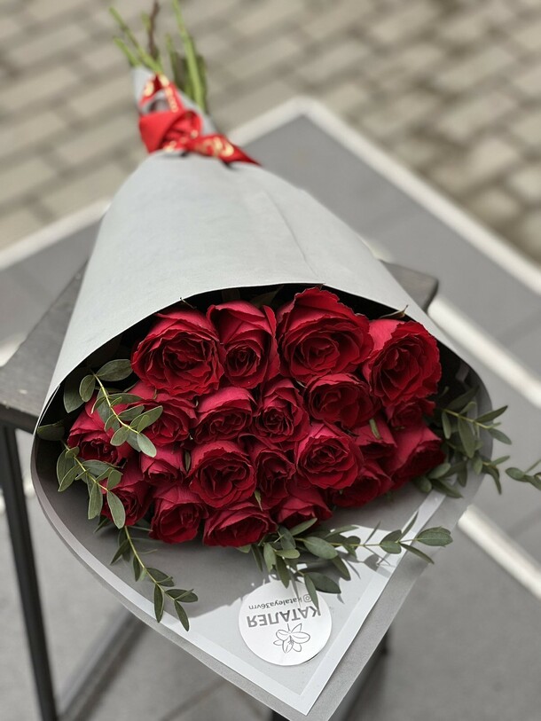 Букет из красных роз, артикул F1179612 - 4620 рублей, доставка по городу. Flawery - доставка цветов