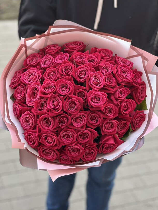 Букет из 51 розы, артикул F1179915 - 12870 рублей, доставка по городу. Flawery - доставка цветов
