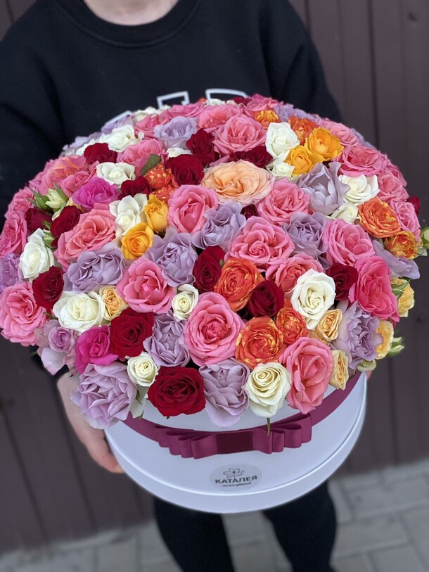 Коробочка из 101 розы микс, артикул F1184062 - 24310 рублей, доставка по городу. Flawery - доставка цветов