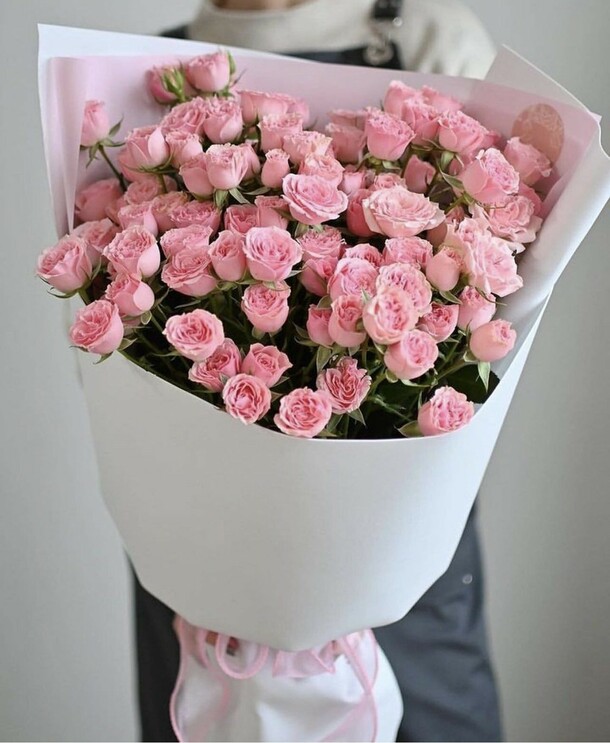 Букет из кустовой розы, артикул F1186004 - 7975 рублей, доставка по городу. Flawery - доставка цветов