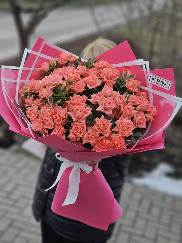 Букет из кустовых роз, артикул F1238853 - 8518 рублей, доставка по городу. Flawery - доставка цветов