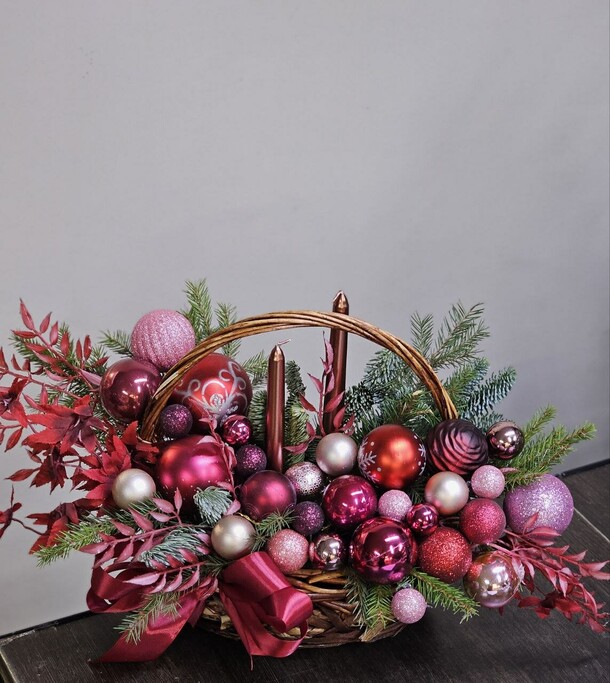 Композиция новогодняя, артикул F1238857 - 7187 рублей, доставка по городу. Flawery - доставка цветов