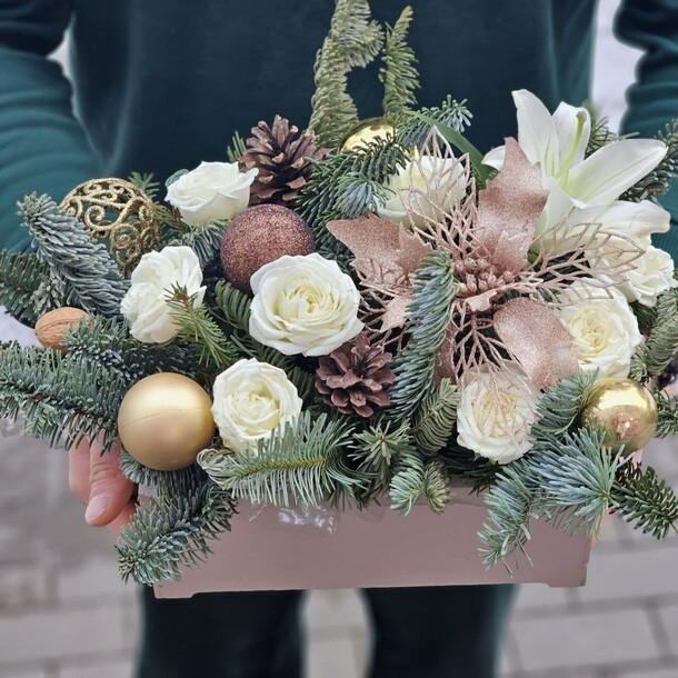 Новогодняя композиция, артикул F1239585 - 5191 рублей, доставка по городу. Flawery - доставка цветов