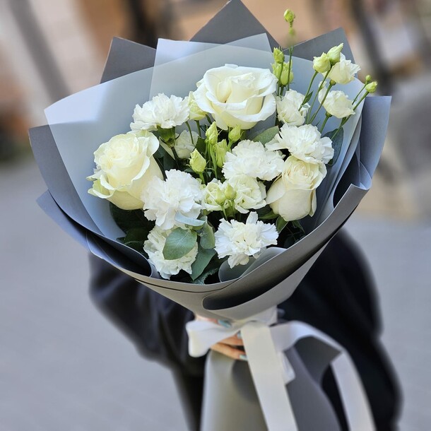 Стильный букет, артикул F1298931 - 4950 рублей, доставка по городу. Flawery - доставка цветов