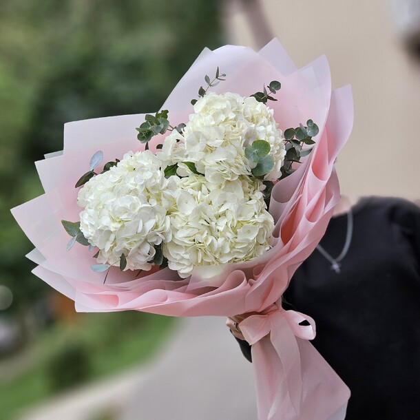 Букет из гортензии, артикул F1303418 - 4620 рублей, доставка по городу. Flawery - доставка цветов