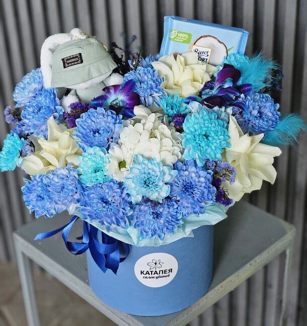 Коробочка с игрушкой микс, артикул F1340149 - 4730 рублей, доставка по городу. Flawery - доставка цветов