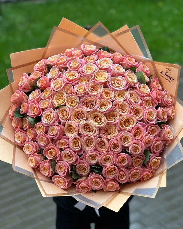Букет из 101 розы, артикул F1340432 - 25025 рублей, доставка по городу. Flawery - доставка цветов