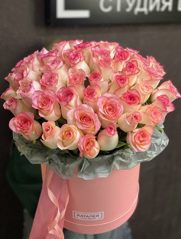 Нежная коробочка с розами, артикул F1340471 - 11440 рублей, доставка по городу. Flawery - доставка цветов