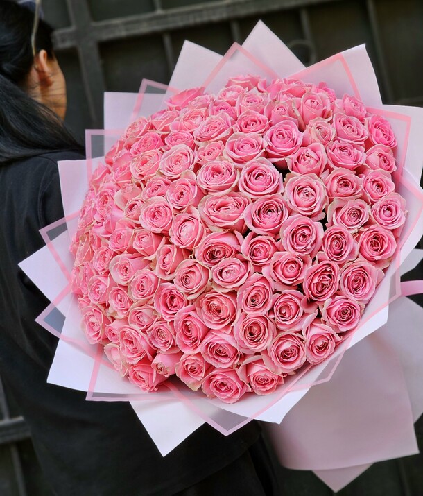 Букет из 101 розовой розы, артикул F1436483 - 26000 рублей, доставка по городу. Flawery - доставка цветов