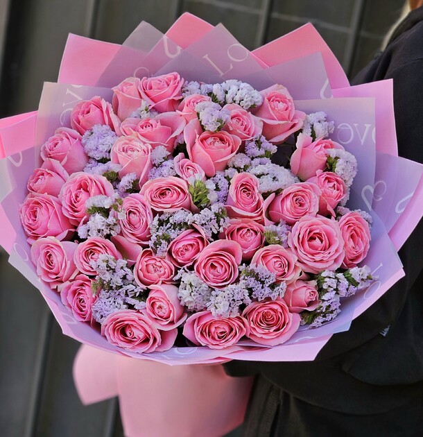 Сказочный букет из 35 роз, артикул F1436491 - 10500 рублей, доставка по городу. Flawery - доставка цветов