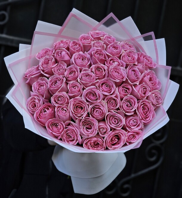 Букет из 51 нежной розы, артикул F1436493 - 13500 рублей, доставка по городу. Flawery - доставка цветов