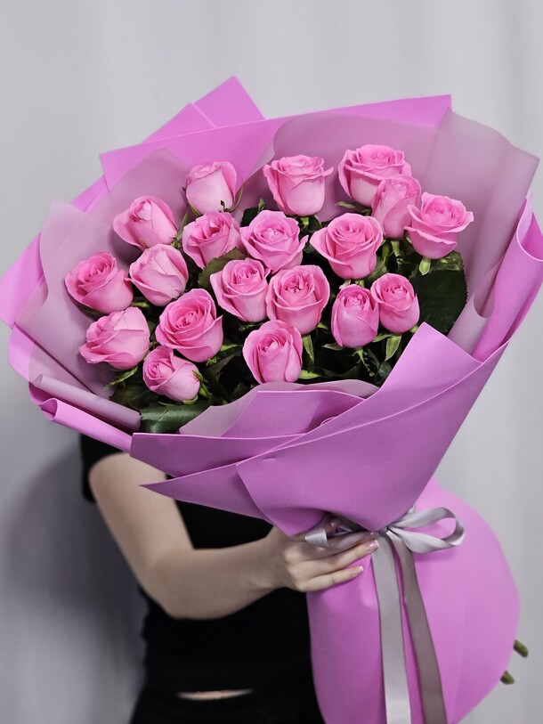 Букет из 19 роз, артикул F1436495 - 6600 рублей, доставка по городу. Flawery - доставка цветов