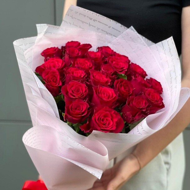 Букет красных роз, артикул F1192307 - 9299 рублей, доставка по городу. Flawery - доставка цветов