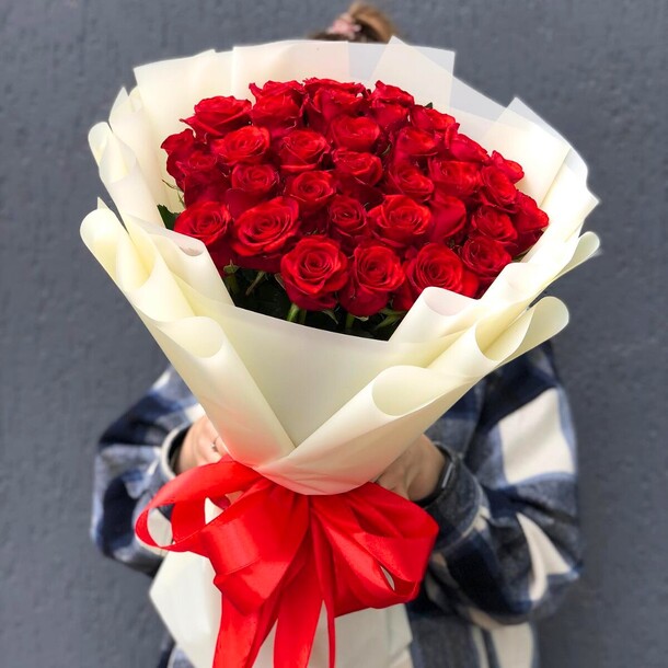 Букет из 35 красных роз, артикул F1192310 - 14250 рублей, доставка по городу. Flawery - доставка цветов