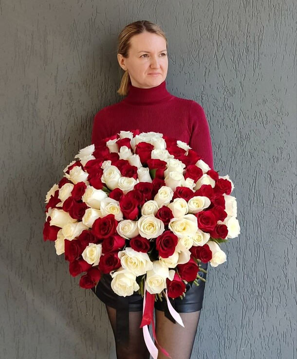 101 роза, артикул F1409807 - 36000 рублей, доставка по городу. Flawery - доставка цветов