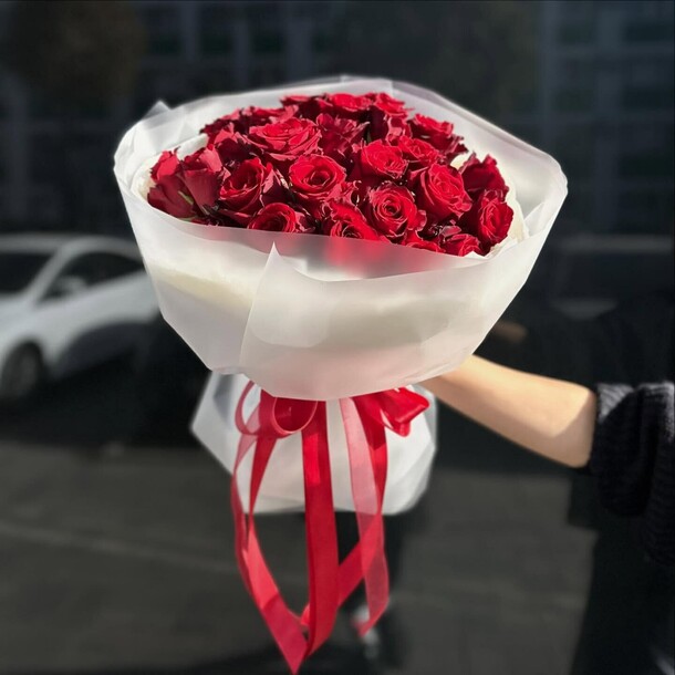 Букет роз, артикул F1410528 - 11000 рублей, доставка по городу. Flawery - доставка цветов