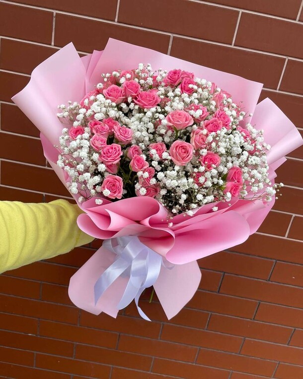 Букет кустовых роз, артикул F1411717 - 5300 рублей, доставка по городу. Flawery - доставка цветов