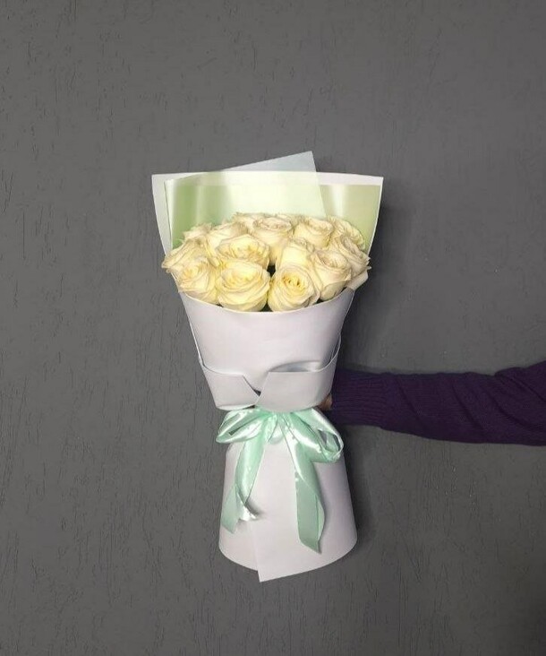 15 белых роз, артикул F1489812 - 5800 рублей, доставка по городу. Flawery - доставка цветов