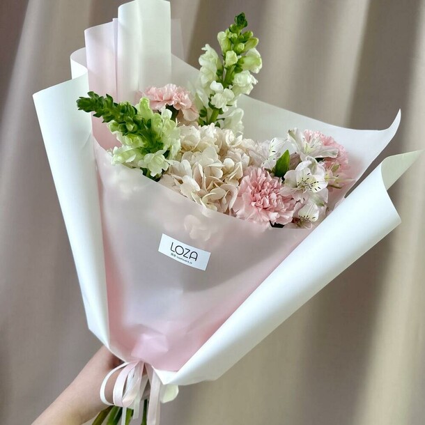 Букет в розовых тонах, артикул F1257617 - 2850 рублей, доставка по городу. Flawery - доставка цветов