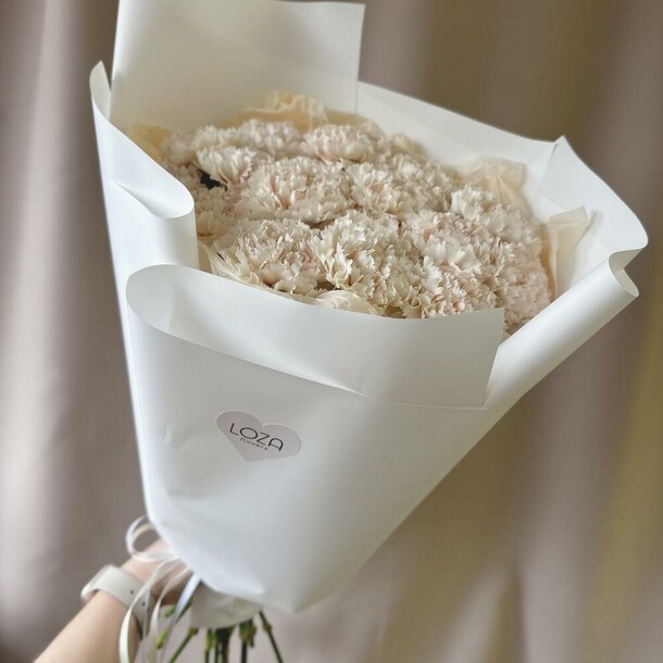 Топ букет из кремовых диантусов, артикул F1362360 - 3350 рублей, доставка по городу. Flawery - доставка цветов