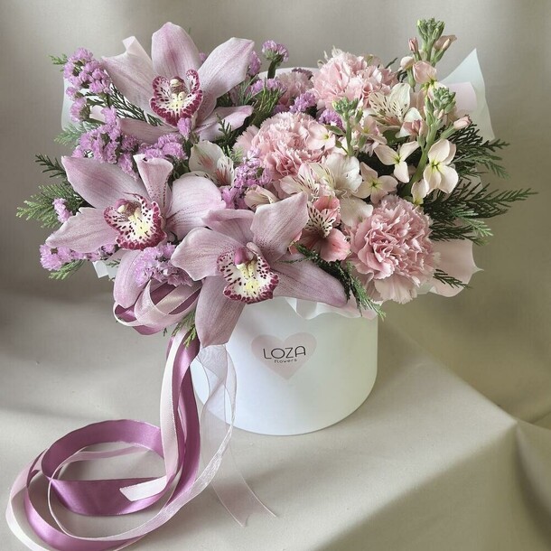 Орхидеи в коробке, артикул F1376516 - 3750 рублей, доставка по городу. Flawery - доставка цветов