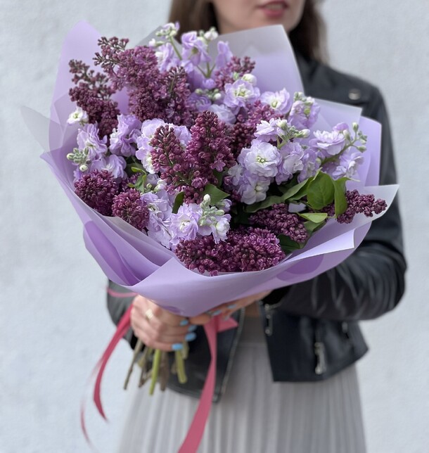 Сирень садовая ароматная, артикул F1186003 - 9890 рублей, доставка по городу. Flawery - доставка цветов