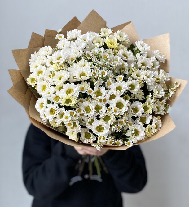 Хризантемы и ромашки, артикул F1192610 - 4970 рублей, доставка по городу. Flawery - доставка цветов