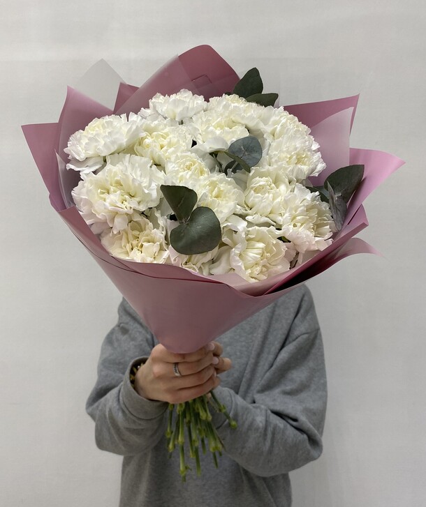 Ажурные белые гвоздики, артикул F1237982 - 2890 рублей, доставка по городу. Flawery - доставка цветов