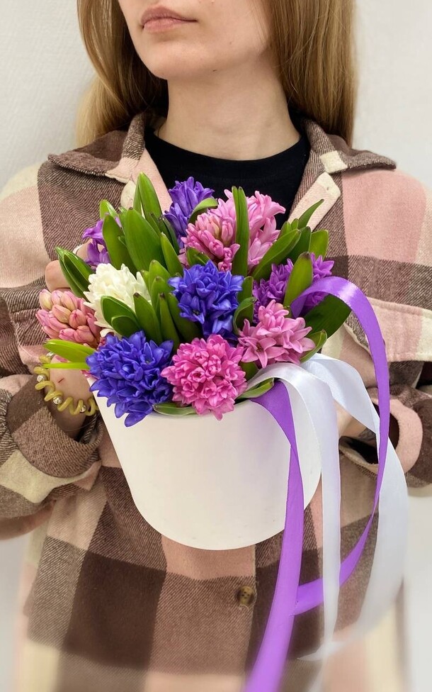 Гиацинты в коробочке, артикул F1244367 - 5000 рублей, доставка по городу. Flawery - доставка цветов